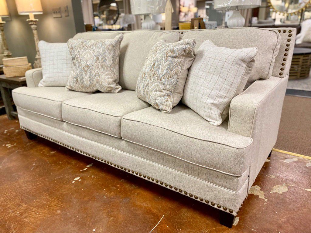 Ashley 156-02 - Sofa & Loveseat Set