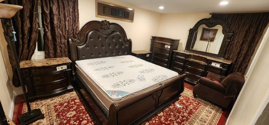 B3000 4pc or 5pc Bedroom Set - Queen, King