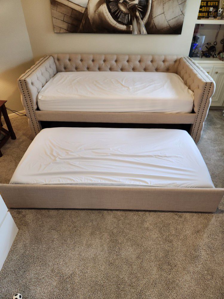 New Courage Linen - Day Bed with Trundle