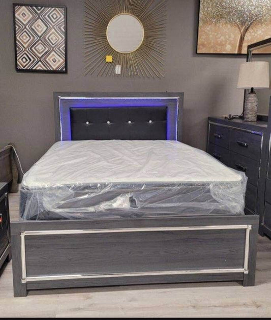 Lodanna Gray Queen Panel Bed