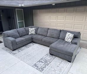 Brand New BRENTWOOD GRAY SECTIONAL